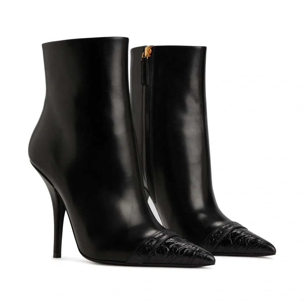 Tom Ford Black Leather Logo Embossed Ankle Boots 38.5 EU 7.5 US - Picture 1 of 7